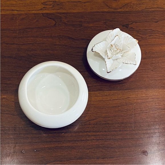 VTG 1950s Porcelain Daffodil Dresser Jar - Picture 3 of 7